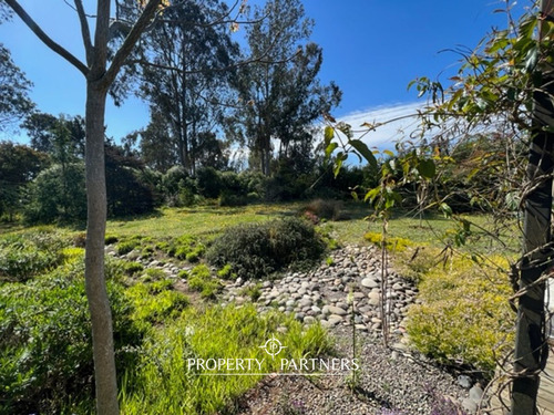 Sitio Con 2 Casas En Huertos De Chile