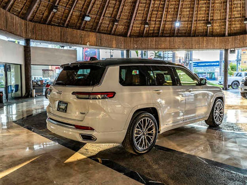 Imagen 5 de 15 de Jeep Grand Cherokee L Summit Reserve 4x4
