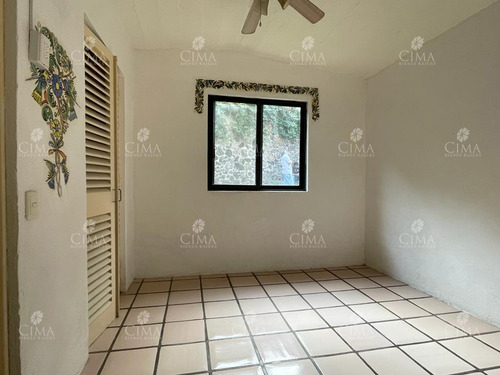 Venta Casa En Lomas De Atzingo - V312