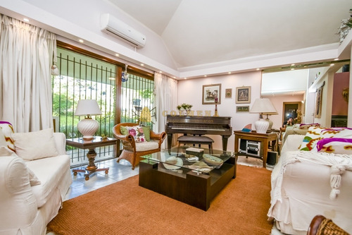 Casa De Cuatro Dormitorios En Venta Punta Del Este- Ref: 2579