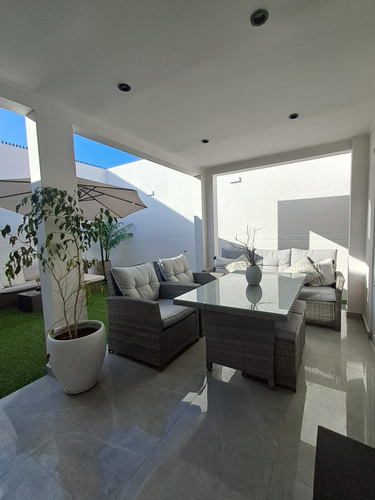 Venta Amplia Casa Sector Costa Laguna