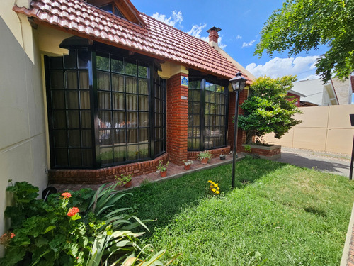 Venta Casa 2 Dormitorios Villa Floresta Con Cochera
