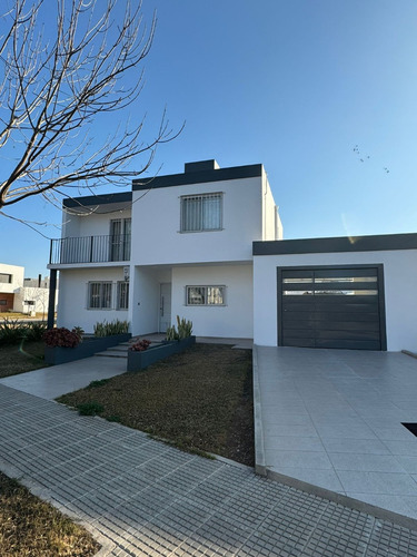 Venta Casa Greenville 2- Credito Hipotecario Bancos. Pileta Dormitorio En Planta Baja Oportunidad.