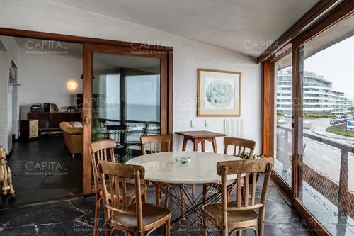 Casa De Seis Dormitorios En Primera Linea Frente Al Mar En Península De Punta Del Este
