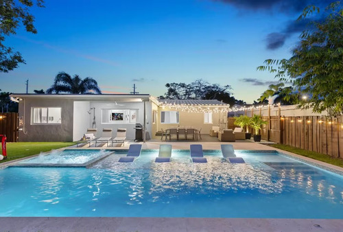Casa En Miami! Alquiler Temporario! Hasta 10 Personas 4 Dormitorios! Pileta! Jacuzzi! Jardín! Parrilla! Ubicación! Florida, Estados Unidos