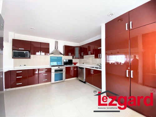 Excelente Residencia Diseñada Con Un Enfoque Moderno Y Funcional, Espacios Luminosos Y Abiertos Crean Una Atmósfera Acogedora En Cada Rincón