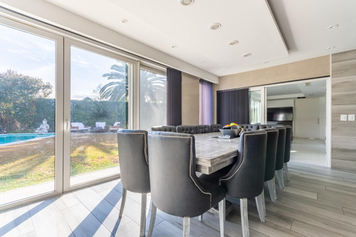 Casa En Venta - 8 Ambientes - Barrio Septiembre - Escobar - Con Cine Y Pileta Climatizada