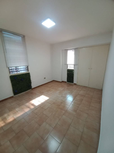 Se Vende Amplio Apartamento Ubicado En Calicanto, 007jsc