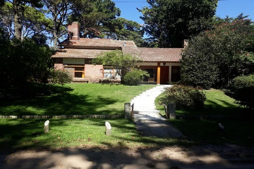 Imagen 1 de 30 de Importante Chalet En Dos Niveles Ubicado En Zona Norte Muy Luminoso