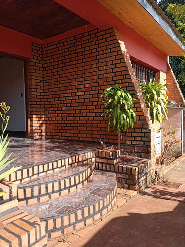 Casa De 5 Ambientes Y 2 Baños