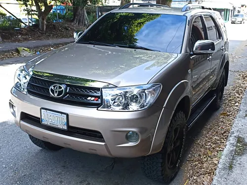 Toyota Fortuner Rs 2010
