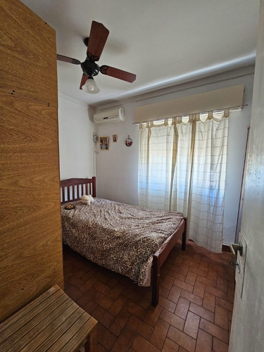 Venta Casa 4 Ambientes Con Consultorio Instalado. Fondo Libre Con Galería. Berazategui Oeste
