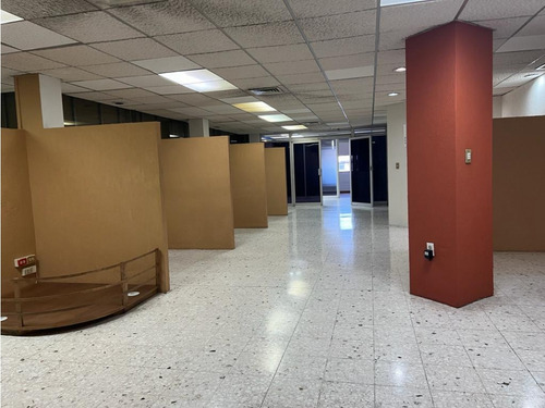 2ndo Y 3er Piso Para Uso Mixto En Renta En Jardines Del Contry, Mty.