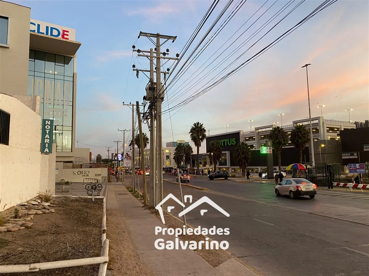 Imagen 3 de 30 de Casa En Venta De 5 Dorm. En La Serena