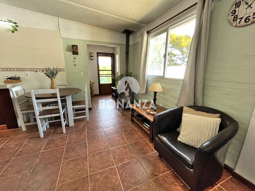 Casas En Venta En Playa Hermosa, Piriápolis. 2 Propiedades En Un Padrón. Cercada Perimetralmente.