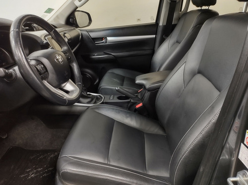 Imagen 7 de 10 de Toyota Hilux 2016 2.8 Cd Srx 177cv 4x4