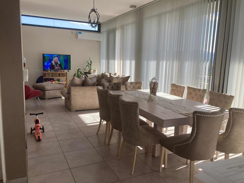 Imagen 6 de 21 de Casa En Venta - 3 Dormitorios 3 Baños - 255mts2 - Villa Del Lago