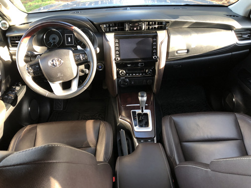 Toyota Hilux SW4 2.8 Srx 177cv 4x4 7as At
