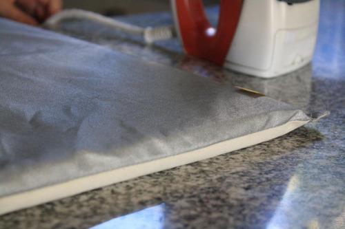 Imagen 5 de 10 de Tabla De Planchar De Mesada Höllsen Pleglable Y Aluminizada