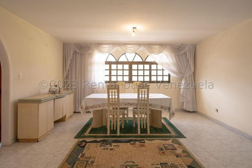 Casa En Venta Con Amplias Áreas Verdes Con Piscina Colinas De Carrizal, Carrizal Altos Mirandinos