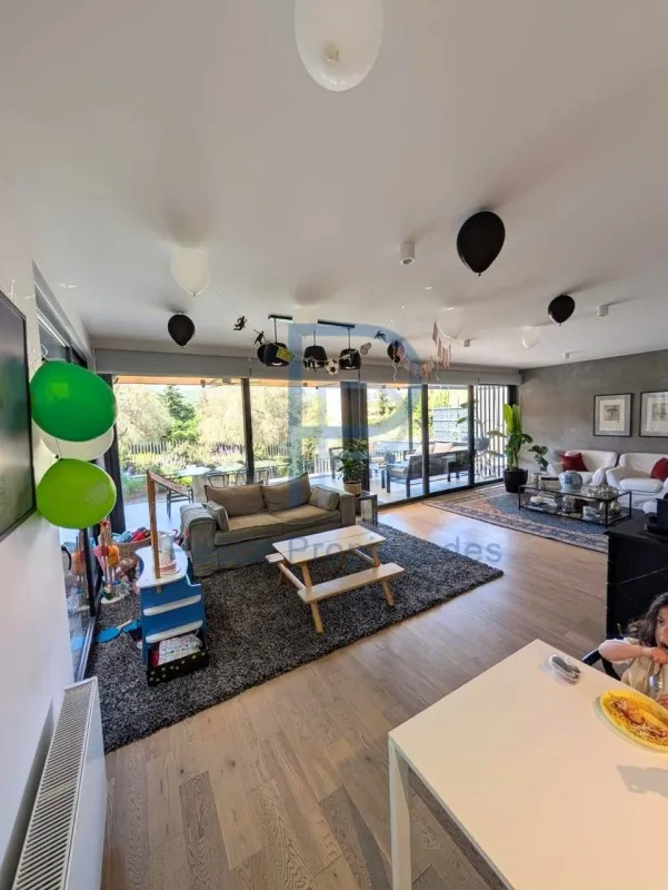 Imagen 5 de 15 de Casa Alto Estándar Con Piscina, Quincho Y Gran Sala De Estar