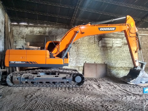 Imagen 2 de 15 de Excavadora Doosan 225lcv Con 3er Vía Año 2020