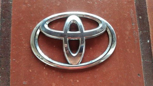 Emblema Careta O Parrilla Toyota Machito Usado Bueno 16x11cm
