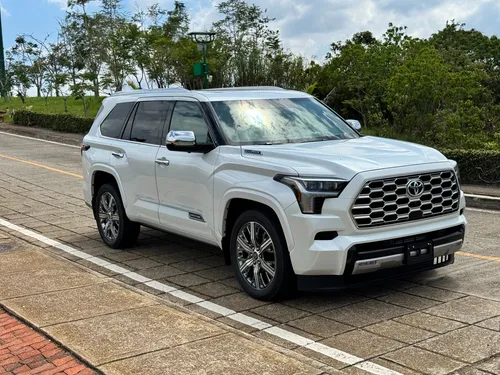 Toyota Sequoia CAPSTON 3.5 HIBRIDA