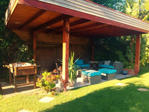 Casa En Venta De 5 Dorm. En La Florida