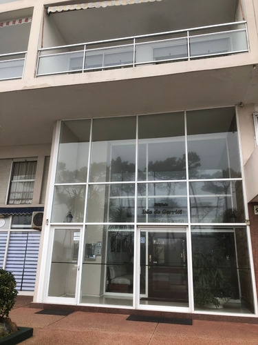 Imagen 2 de 29 de Apartamento En Parada 10 Playa Mansa Frente Al Mar, Super Equipado, Y Las Mejores Comodidades.