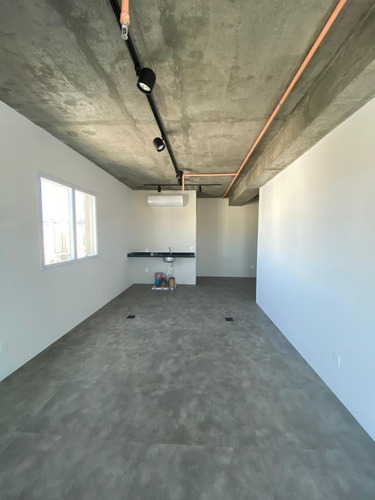 Imagem 8 de 12 de Sala Comercial A 50 Metros Do Metro Sao Joaquim, Pacote R$ 3.500,00 - L-1582