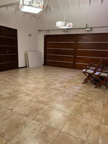 Venta De Excelente Propiedad En Barrio Álamos