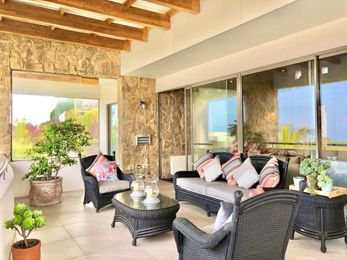 En Venta Interesante Y Sólida Casa En Costa Cachagua