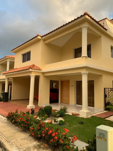 Hermosa Casa A La Venta En Residencial Shalom, San Cristóbal