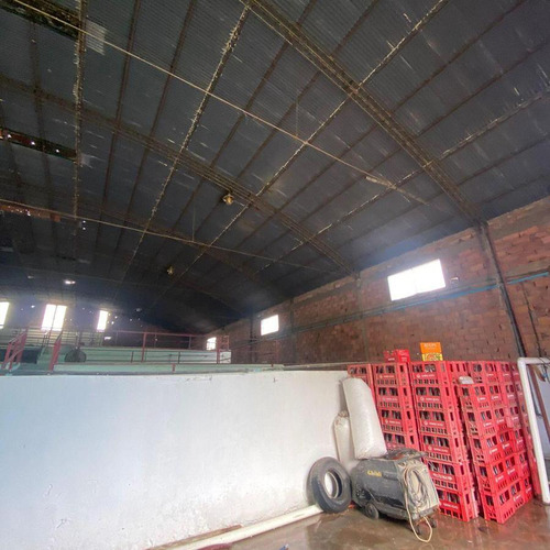 Vendemos Bodega Ubicada En Carril Chimba Y Panamericana, Frente A Bodega Crotta.