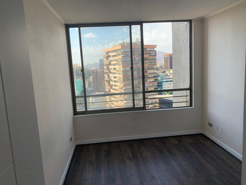 Hermoso Depto Central Al Costado Hospital Uc .
