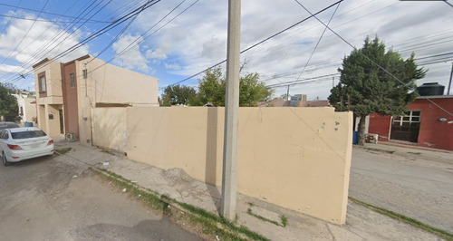Casa En Remate Bancario En C. Maple, Los Bosques, Monclova, Coahuila (60% Descuento, Excelente Plusvalía) ¡gran Oportunidad De Inversión! - Sk12