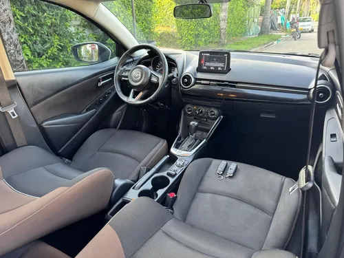 Mazda 2 Touring 1.5 At