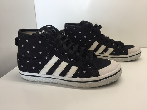 Zapatillas adidas Honey Mid Negro Con Corazones Blancos
