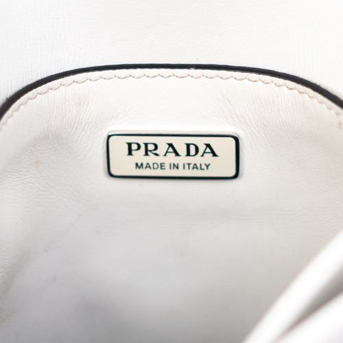Bolso Prada Blanco Rectangular Con Logo Cert Entrupy (Usado)