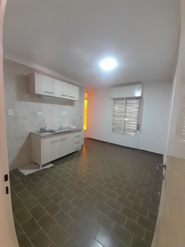 Casa En Barrio Semi Privado,3 Dormitorios,cocina,comedor Bañ