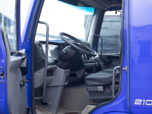Imagem 3 de 23 de Volvo Vm 23 210 6x2 2004 Com Munck Hincol 31.000 2011= Vw
