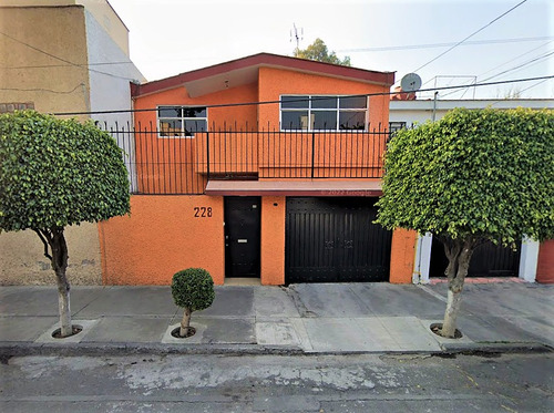 Casa En Venta En Azcapotzalco. Remate Bancario.