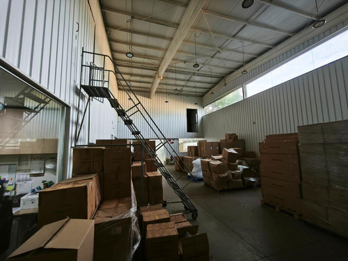 Arriendo Bodegas 5000 M2 Con Oficinas Y Patio De Maniobras