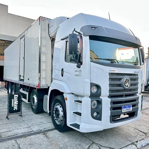Vw 30 330 Ano 2023 Baú Gancheira 8x2 Leito Financia Até 100%
