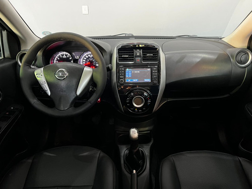 Nissan Versa 1.6 16V Unique (Flex)