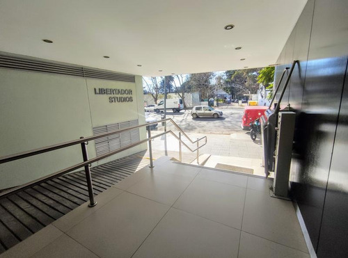 Imagen 12 de 27 de Alquiler Oficina Av Libertador 6900 Al Rio Cochera Optativa - Vig 24hs Pileta Impecable