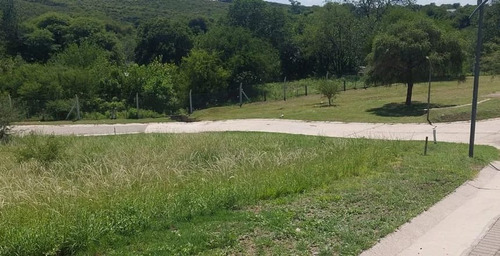 Lote En Venta En El Barrio Cerrado Colinas De La Deseada