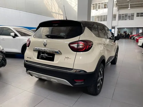 Renault Captur Intens at