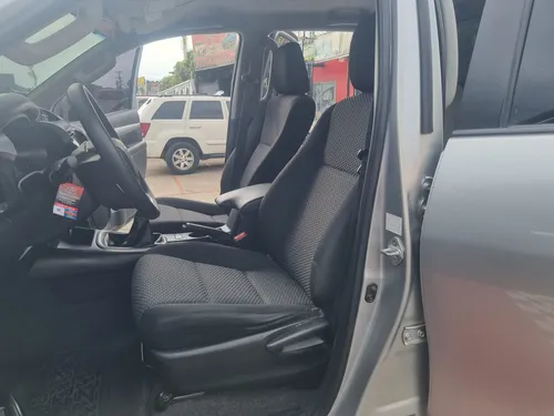 Toyota Hilux 2.4 Mt 4x4 Diésel